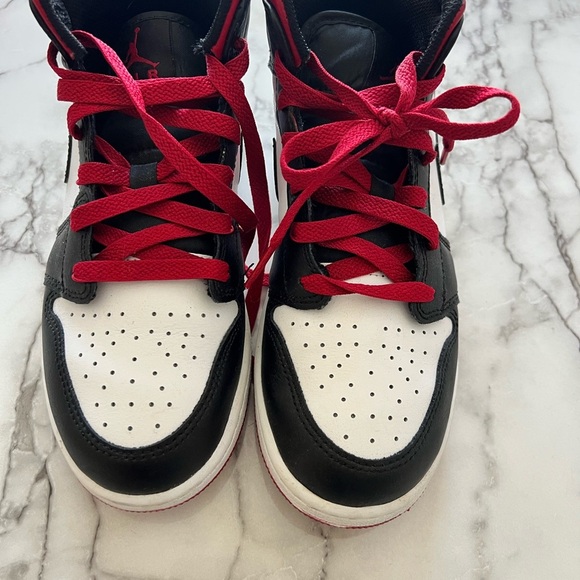 Kids Black and Red Sneakers Jordan - Picture 1 of 4
